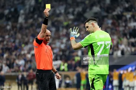 Can a goalkeeper get a yellow card?