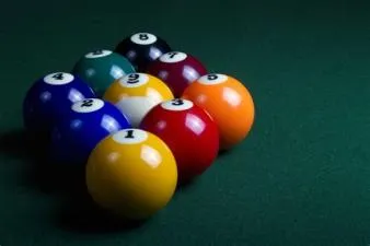 What are the colors of 8 ball pool?