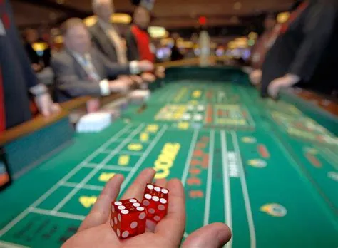 What is the safest play in craps?