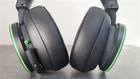 Can you connect wireless headphones to xbox?