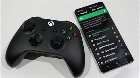 How many devices can the xbox controller connect to?