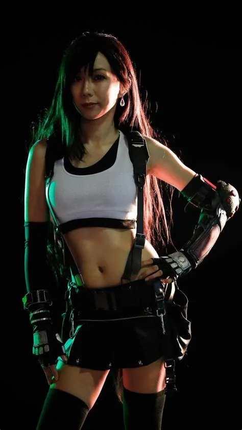 Why does tifa wear gloves?