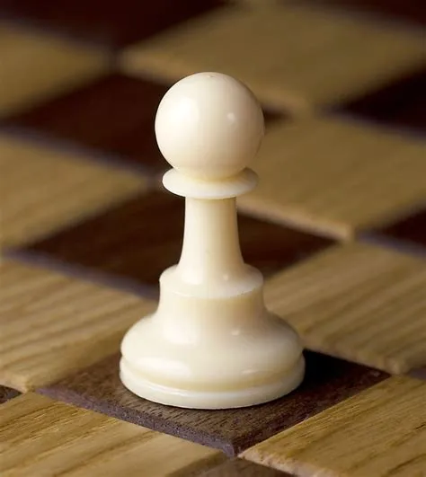 Who gets white in chess?