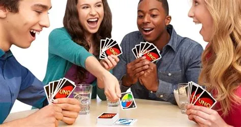 Can 12 people play uno?