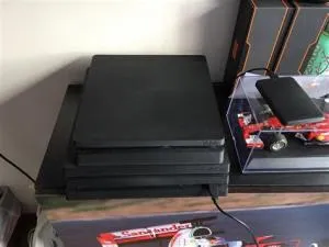 Are the ps4 and ps4 pro the same size?