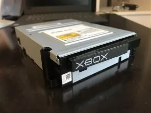 Can you open the disc drive of xbox one?