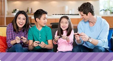 Can nintendo family group play online?