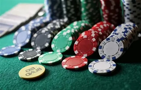 How many people can play poker with 500 chips?