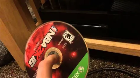 Can you take out the disc while its updating on xbox one?