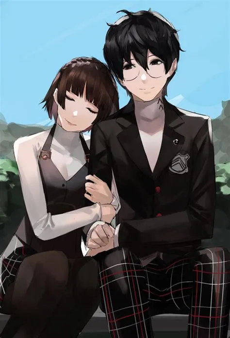 Is makoto the canon girlfriend?