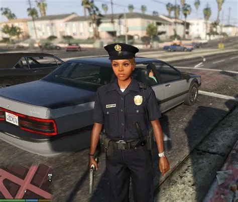 Are there female cops in gta 5 online?