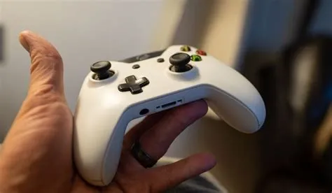 Does xbox controller turn off by itself?