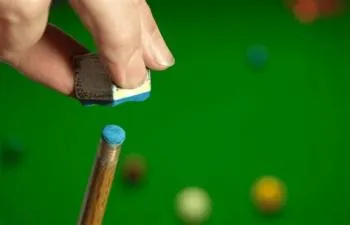 Do snooker players chalk their cues?