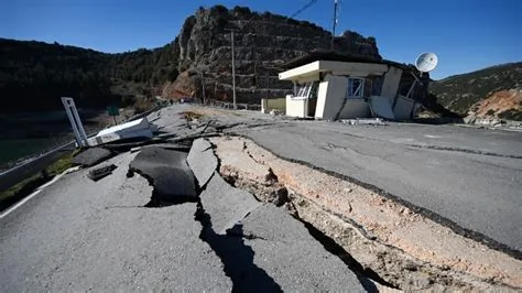 Did the earth crack after the turkey earthquake?