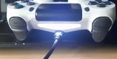 Does the ps4 controller flash when charging?