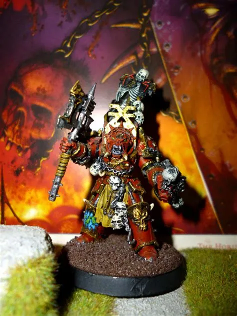 Which chaos marines worship khorne?