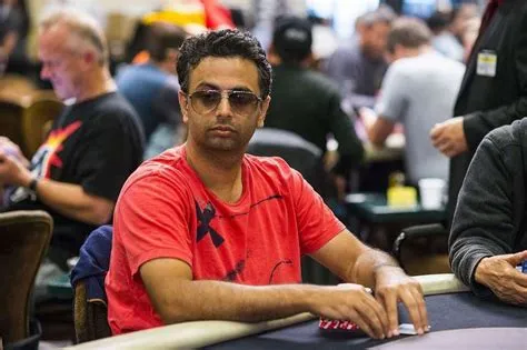 How much can you earn from poker in india?