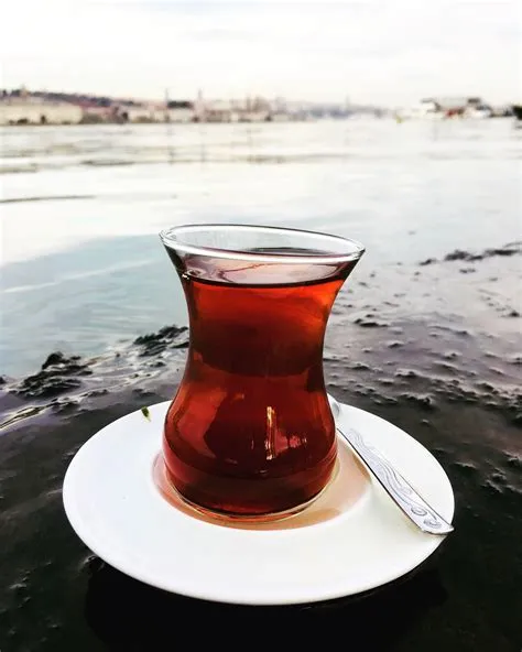 Why is turkish tea red?