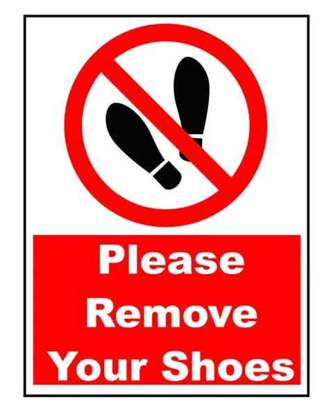 What shoes are allowed in casino?