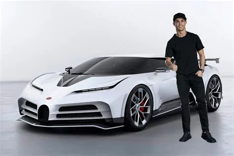 How many cars does ronaldo have?