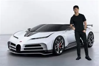 How many cars does ronaldo have?