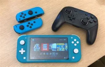 Can you play 2 player on nintendo switch with one controller?