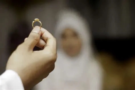 Do muslims wear wedding rings?