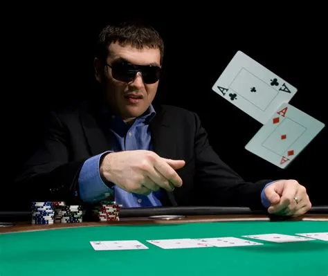 How much do pro poker players fold?