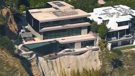 Who won the powerball house in hollywood hills?