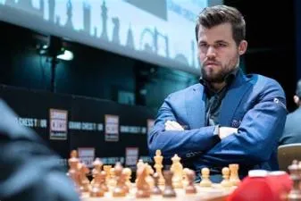 How many hours does magnus carlsen practice?