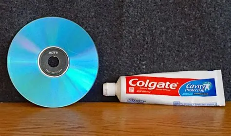 What does toothpaste do to a scratched disc?