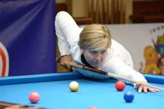 Are snooker or pool players better?