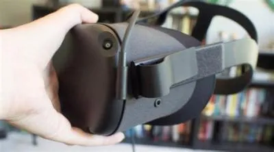 Can i leave my oculus quest plugged in?