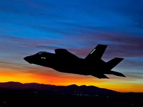 Can the f-35 fly at night?