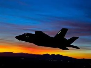 Can the f-35 fly at night?