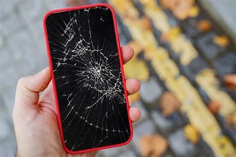 Do games damage your phone?