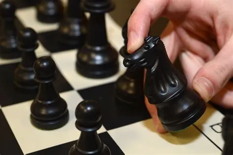 Does 16 move in chess?