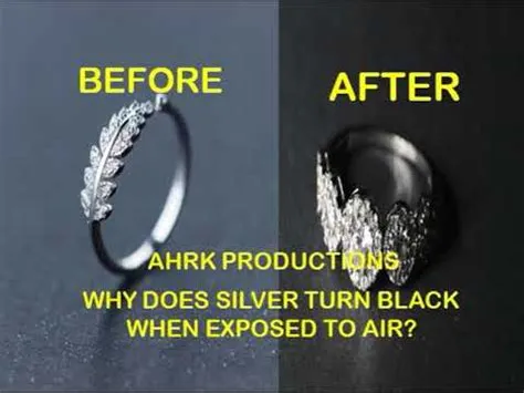 Does silver turn black in poison?