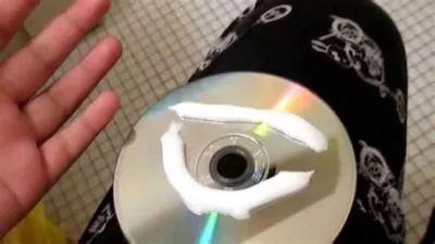 Can you clean a game disc?