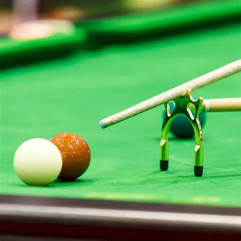 Can you rest pool cue on table?