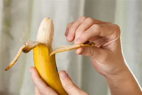 Can you eat banana skin?