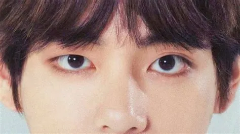 Who has double eyelids in bts?