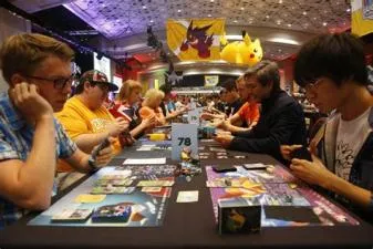 Can you play pokémon with 4 players?