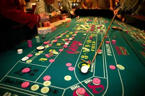 Are there still 5 craps tables in vegas?