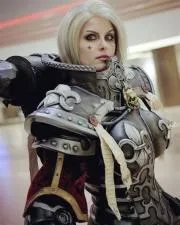 Do girls play warhammer 40k?