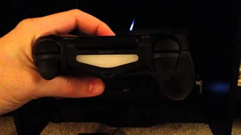 What does orange light on ps4 controller mean on pc?