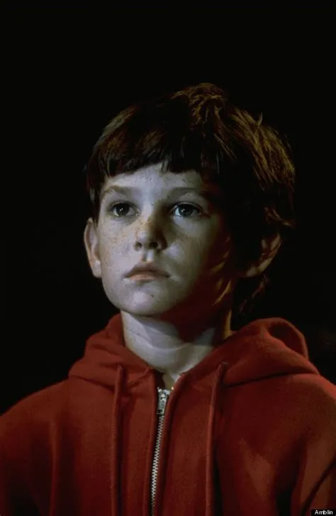 How old is elliot in et?