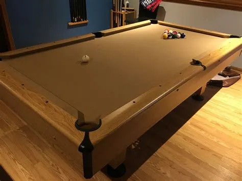 What colour is best for a pool table?