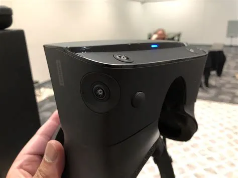 Does oculus 2 have cameras?