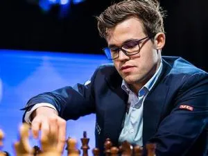 Did magnus carlsen reach 2900?